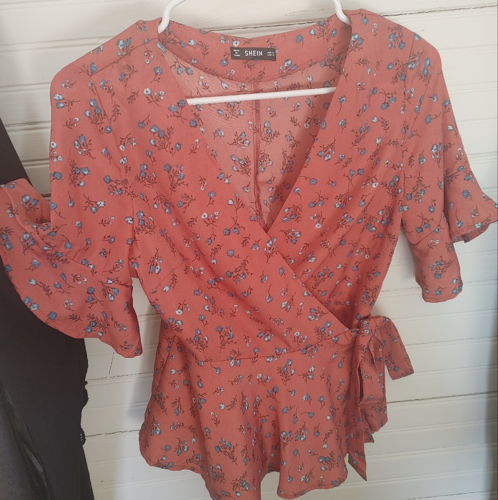 SHEIN Women's Red Floral Wrap Top